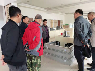 河南省建設廳科技與標準處康處長(cháng)、河南省建筑協(xié)會(huì )段秘書(shū)長(cháng)、河南省建筑科學(xué)研究院黃工等一行蒞臨考察